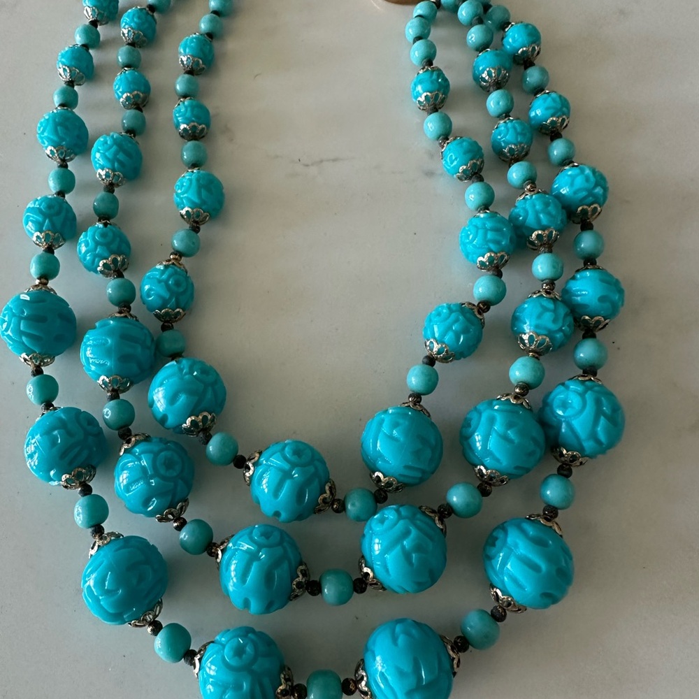 Vintage intricately beaded Necklace - Picture 2 of 5